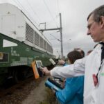 volontari misurano radioattività