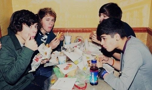 One direction.  La carta del menù. Video