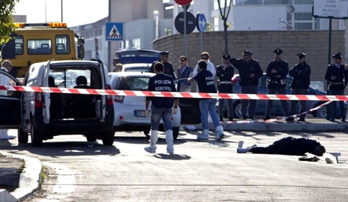 Roma violenta. Rapina a due gioiellieri. Ucciso un bandito, legato alla banda della Magliana