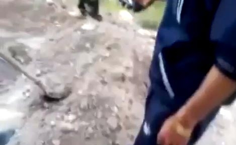Siria. Oppositore sepolto vivo. IL VIDEO SHOCK