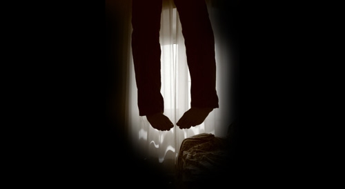Suicidio. Riceve la lettera di licenziamento e si impicca