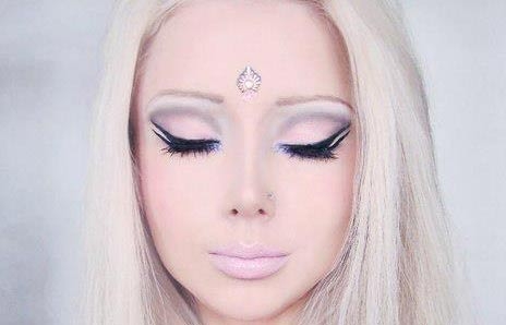 Valeria Lukyanova come la bambola Barbie: bufala o follia?