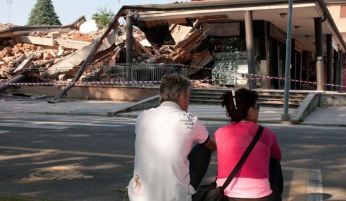 Terremoto Emilia. Ancora scosse, 5 miliardi i danni. E’ allarme sciacalli