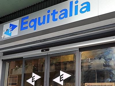 Equitalia nel mirino. Falso allarme bomba. Incendiata auto di un funzionario