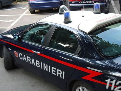 Strangola la moglie incinta di origini indiane perchè vestiva all’occidentale
