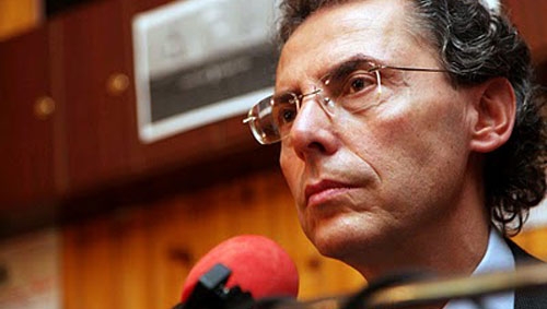 Ex candidato sindaco del Pd si lancia dalla finestra. Morto suicida