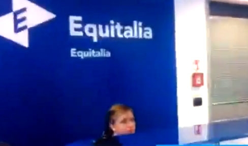 Mestre. Equitalia occupata, murata l’entrata. IL VIDEO