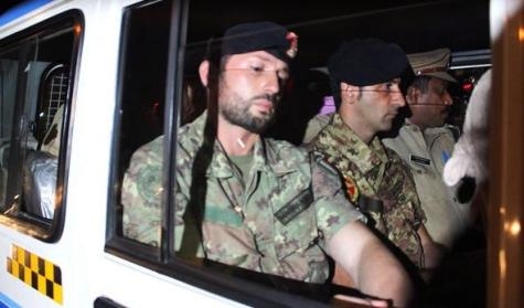 I due marò in udienza a Kollam: iniziato trasferimento