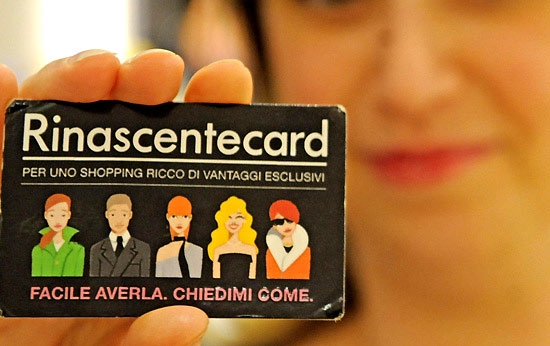 Alla Rinascente spille alle dipendenti: ‘Averla è facile. Chiedimi come’. Scoppia la polemica
