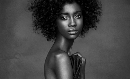 Usa. Vogue dice no a modelle anoressiche e sotto i 16 anni
