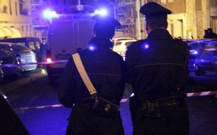Coppia di anziani uccisi a coltellate. Probabile omicidio suicio