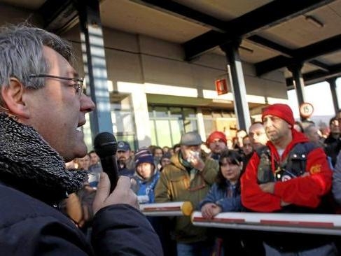 La Fiom per un Patto su diritti e lavoro, mentre Cgil-Uil-Cisl sfileranno il 2 giugno a Roma