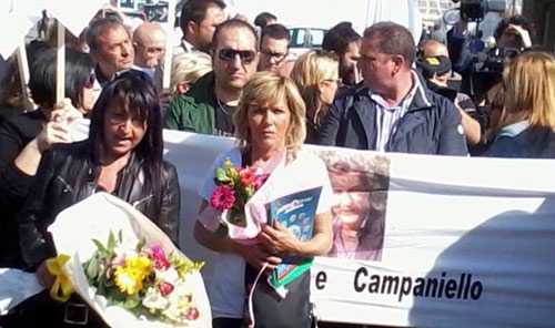 Crisi economica. A Bologna sfilano le vedove dei suicidi