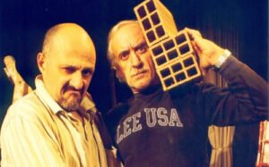 Teatro Quirinetta. “Muratori”: sarcasmo, ironia e gustose risate. Recensione