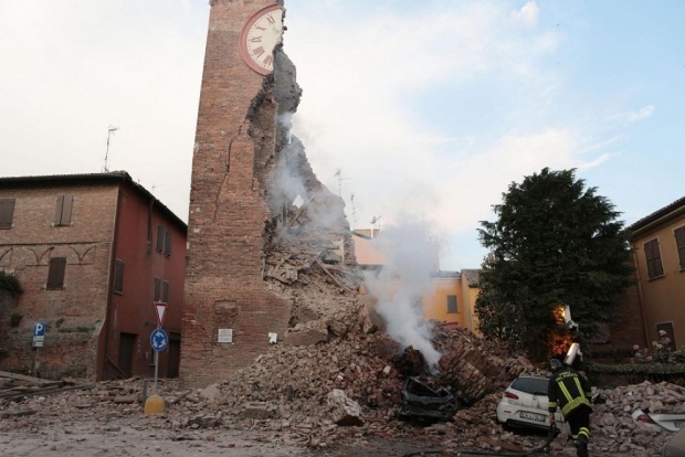 Il sisma abbatte i campanili, crollano  memoria e identità
