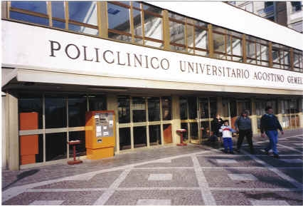 Tragedia a Roma. Bimba di tre anni precipita dal quarto piano. Gravissima