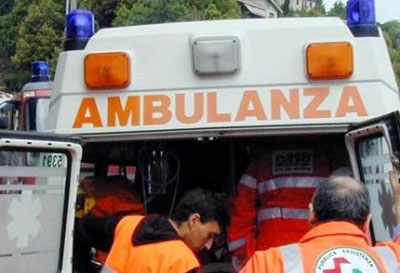 Bimbo di tre anni muore colpito dalla pistola del padre
