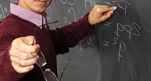 Ti do un bel voto se fai sesso con me. Arrestato professore