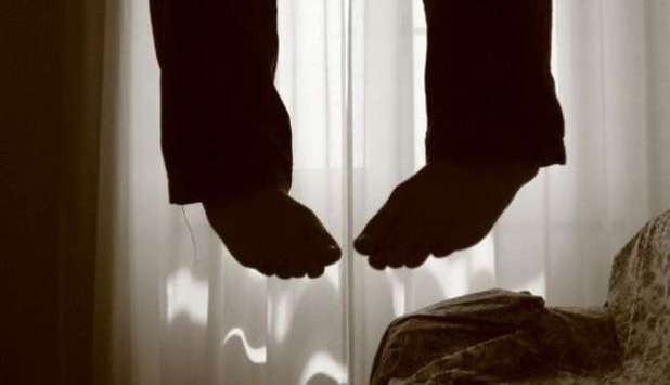 Uomo si impicca in casa. Aveva perso il lavoro