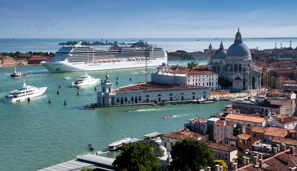 Venezia. Codacons presenta esposto contro navi crociera