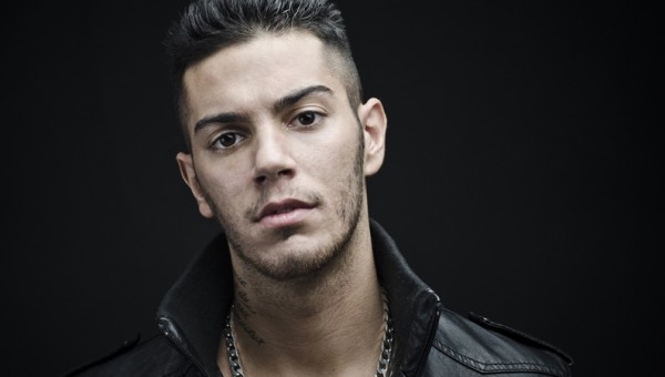 Emis Killa. Giovane, fresco e non troppo macho. Video