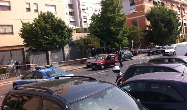 Ciampino. Crivellato da colpi di pistola in strada. E’ gravissimo. LE FOTO