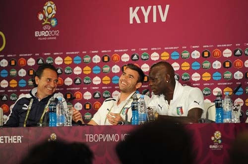 Euro 2012. Stasera Italia-Inghilterra. Balo ‘non ho il culo nella nutella’