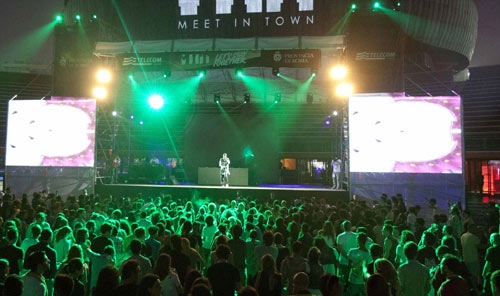 Meet in town. Stasera gran finale