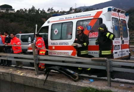 Si suicida gettandosi dal viadotto dell’autostrada. Aveva problemi con le banche