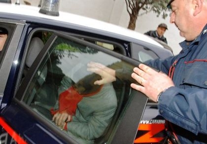 Violenze ripetute in famiglia. Abusi su figlia. In manette cassaintegrato