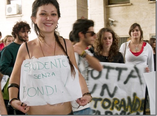 Bersani pensa alle alleanze. Monti, imperterrito, continua a tagliare