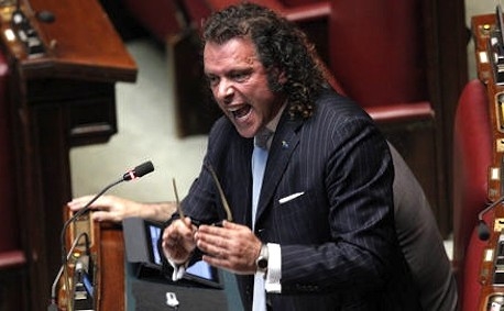 Spending review. Questa maggioranza ha rotto i c….. Deputato Idv espulso