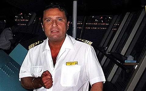 Costa Concordia. Schettino barricato in casa. Codacons: Sequestrare i suoi compensi