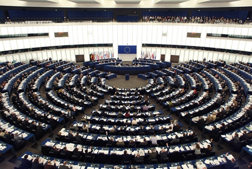 Europarlamento chiede una legislazione per affrontare la crisi
