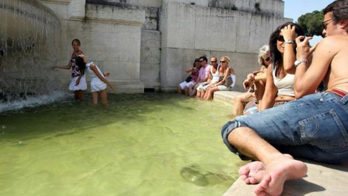 Caldo. Fino a metà luglio Caronte non se ne va