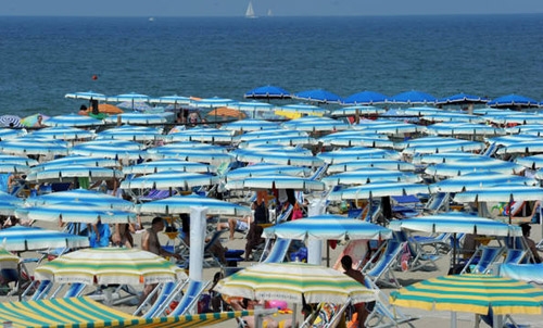Verdi. Parte il referendum contro le spiagge privatizzate. Ecco il manuale del bagnante