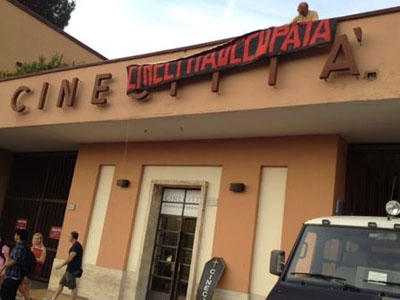 Cinecittà occupata. I lavoratori dicono no allo smantellamento e ai licenziamenti