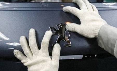 Francia. La Peugeot Citroen taglia 8 mila posti di lavoro