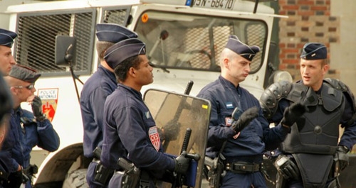 Francia. Fa irruzione a scuola e prende ostaggi. Arrestato dalle unità speciali