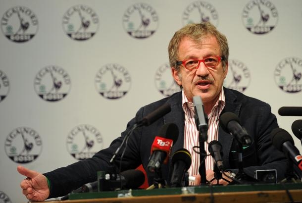 Maroni è  il nuovo segretario della Lega Nord. E Bossi piange