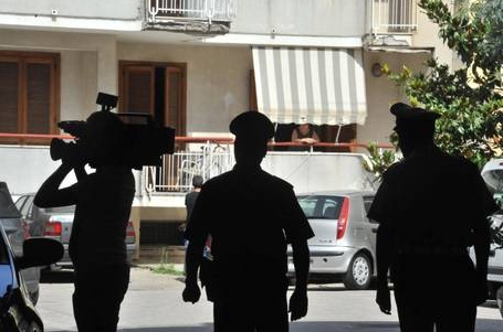 Napoli. Casalinga massacrata dal marito a colpi di forbice