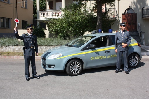 Fisco. Finto disoccupato, proprietario di una ditta di trasporti. Denunciato