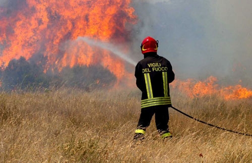 L’Italia va a fuoco. Ieri 147 roghi