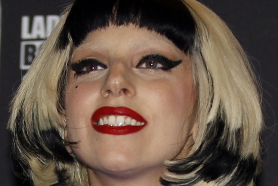 Lady Gaga si rivela. Vivo come una 19enne e faccio sesso in spiaggia
