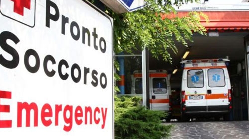 Bimba di due anni muore soffocata da un nocciolo di prugna