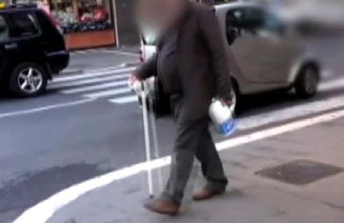Truffa all’Inps. Un falso cieco che legge benissimo. Denunciata anche la moglie
