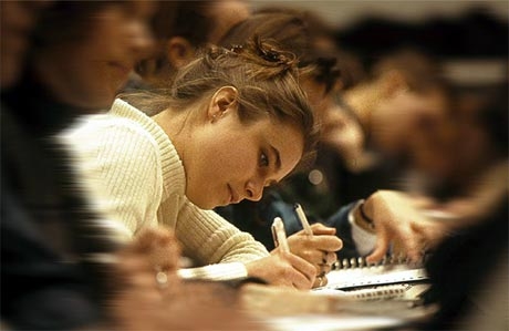 Gli studenti diffidano la Regione Lazio. Dove sono le promesse borse di studio?