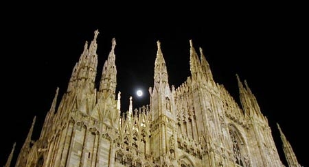 Si chiamano “sgomberi”. Milano li definisce “progetti”