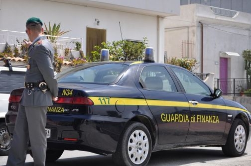 Beccati 13 assenteisti pubblici. Trascorrevano ore al bar e a fare shopping
