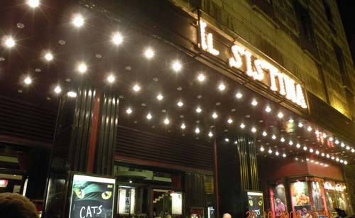 Teatro Sistina. Rimesso a nuovo e sold-out